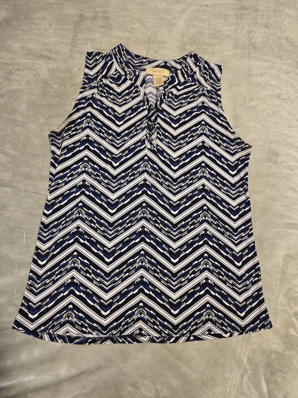 Clara Nelle Chevron Geo V-Neck Sleeveless Blouse - M